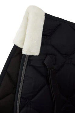 Horze Ghent Vielseitigkeitsschabracke Mit Kunstfell 20 Horze Ghent Vielseitigkeitsschabracke Mit Kunstfell -Back on Track Verkäufe 17406 VDB 3