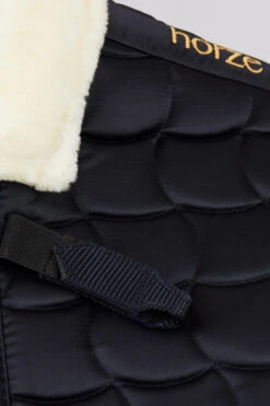 Horze Houston Dressurschabracke Mit Kunstfell 24 Horze Houston Dressurschabracke Mit Kunstfell -Back on Track Verkäufe 17410 VDB 2