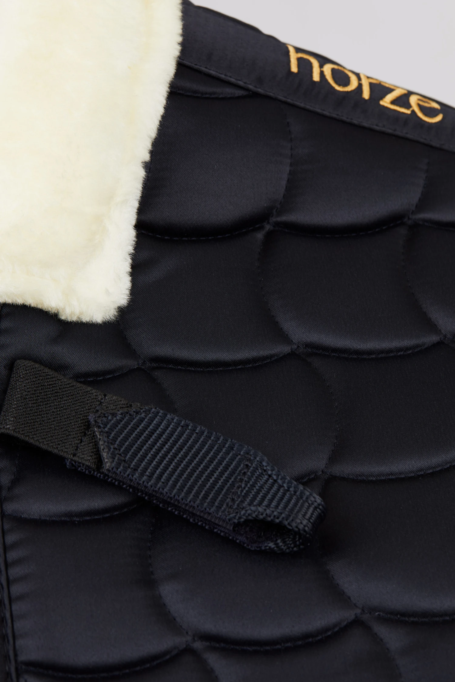 Horze Houston Dressurschabracke Mit Kunstfell 11 Horze Houston Dressurschabracke Mit Kunstfell – Bild 11