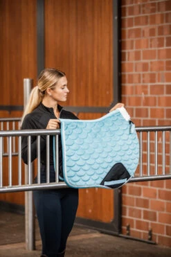 Horze Geneva Vielseitigkeitsschabracke Mit Kunstfell -Back on Track Verkäufe 17426 SIB 4