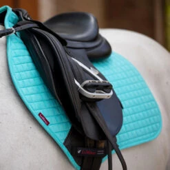 LeMieux Luxuriöse Saisonale Schabracke CC 15 LeMieux Luxuriöse Saisonale Schabracke CC -Back on Track Verkäufe 306254 ABB 3