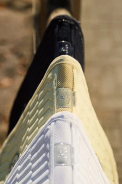 Eskadron Platinum Pure FS23 Softshell Avantgarde Dressurschabracke 9 Eskadron Platinum Pure FS23 Softshell Avantgarde Dressurschabracke -Back on Track Verkäufe 345492 WH 02